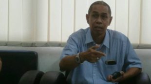 Camat Cimanggis Hendri Mahawan, saat memberikan keterangan kepada pers di kantor kecamatan Cimanggis kemarin 2/6 (dok. KM)