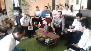 Rapat untuk persiapan gelaran Bazaar Sembako Murah di gelar di ruangan kantor mako Polsek Caringin (dok. KM)