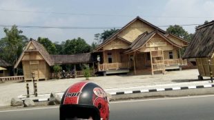 Bangunan Restoran Umi Tambakan di Jl. Raya Sukabumi, Desa Wates Jaya, Cigombong (dok. KM)