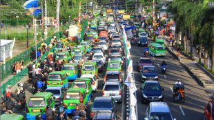 Semrawutnya lalu lintas Kota Bogor di Jalan Kapten Muslihat (Taman Topi), salah satu titik kemacetan (stock)