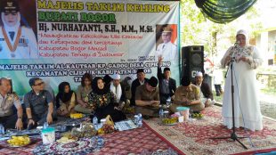 Bupati Bogor Nurhayanti saat memberi sambutan di Majlis Al-Kautsar, Senin 31/7 (dok. KM)