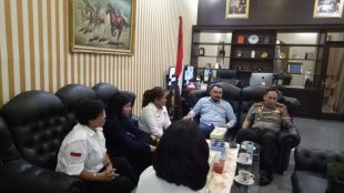 Perwakilan dari KPAI dan keluarga korban pencabulan saat mendatangi Kapolresta Bogor Kota untuk menanyakan perkembangan kasus (dok. KM)