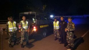 Patroli Kodim 0508 di wilayah teritorial Depok yang dipimpin Lettu Cpl Evan Hermanto (dok. KM)