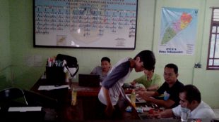 Pelatihan website bagi perangkat desa Sukamantri, Kecamatan Tamansari, Sabtu 29/7 (dok. KM)