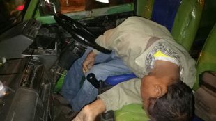 Elon (62), sopir angkor 03 ditemukan meninggal dunia di angkotnya, Minggu malam 23/7 (dok. KM)
