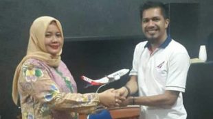 Bupati Bima Indah Dhamayanti Putri saat menerima kunjungan District Manager NAM Air, Minggu 27/8 (dok. KM)