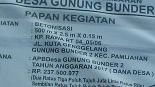 Papan kegiatan betonisasi di Desa Gunung Bunder 2, Pamijahan (dok. KM)