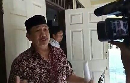 Ketua Komita SMPN 2 Ciawi, Dudum Duniyati saat memberi keterangan kepada wartawan (dok. KM)