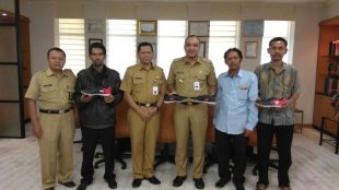 Bupati Tangerang, Ahmad Zaki Iskandar (tengah) bersama pengurus HIPTAR (dok. KM)