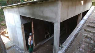 Bangunan MCK yang dibangun oleh Pemdes Sukatani dengan menggunakan Dana Desa (DD) (dok. KM)