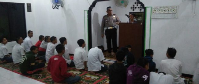 Polsek Ciampea memberikan pembinaan kepada pelajar yang diamankan saat hendak tawuran, Jumat 11/8 (dok. KM)