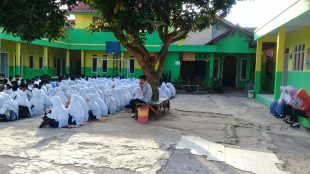 Pengajian pagi para siswa SMP GAS di Cibungbulang, Bogor (dok. KM)