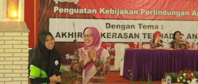 (tengah) Komisioner KPAI Bidang Pendidikan Retno Listyarti (dok. KM)