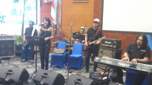 Grup band Rockafellas saat menghibur BMKJ Jabodetabek, Sabtu 12/8 (dok. KM)