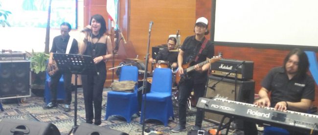 Grup band Rockafellas saat menghibur BMKJ Jabodetabek, Sabtu 12/8 (dok. KM)