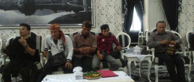 Aktivis Seknas Nawacita Jokowi saat menyambangi Bupati Purwakarta, Dedi Mulyadi (dok. KM)