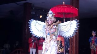 Tari pembuka acara Parade Tari Nusantara TMII 2017, Sabtu 19/8 (dok. KM)