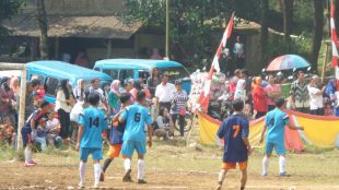 Turnamen sepakbola di Desa Gunung Picung, Kecamatan Pamijahan (dok. KM)