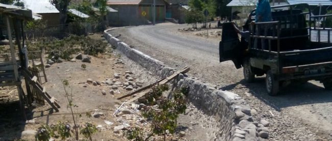 Pekerjaan pembangunan jalan provinsi di NTB ruas Tawali-Sape (dok. KM)
