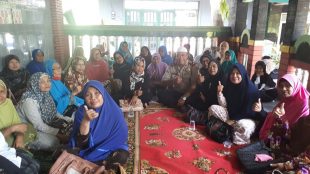 Kapolsek Neglasari Kompol Ubaidillah sosialisasi bahaya narkoba di Majelis Taâ€™lim Daarul Ulum, Neglasari, Kota Tangerang, Jumat 29/9 (dok. KM)
