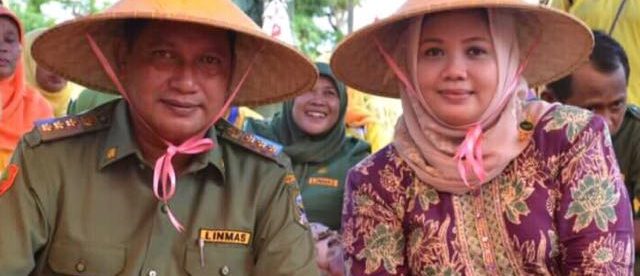 Bupati Bima Indah Dhamayanti Putri (kanan) besama suaminya (Alm) Ferry Zulkarnain, mantan Bupati Bima, NTB (stock)