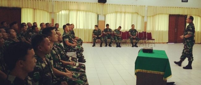 Danrindam Jaya Kolonel Inf Anton Yulianto, memberikan penataran kepada 50 Babinsa terkait materi 