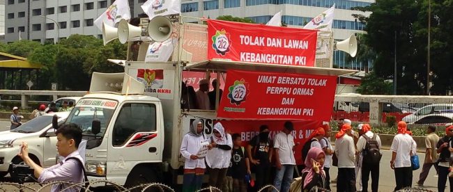 Sejumlah peserta Aksi 299 mulai berdatangan di depan Kompleks Parlemen, Jakarta Jumat 29/9 (dok. KM)