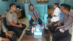 Kapolsek Ciledug Kompol Sutrisno (kiri)
