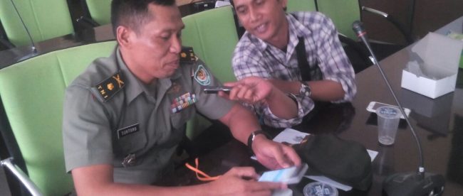 Kasdim Bogor Mayor Inf Suntoro saat diwawancarai KM, Selasa 19/9 (dok. KM)