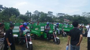 Bantuan kendaraan pengangkut sampah roda tiga yang diterima Pemkab Bogor (dok. KM)