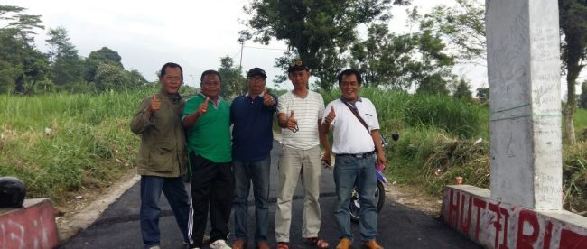 Kades Sukamantri dan staf Kecamatan Tamansari (dok. KM)