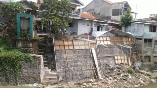 Pengerjaan peningkatan saluran air di Kampung Gunung Geulis RT 01/04 Kota Bogor (25/9) (dok.KM)