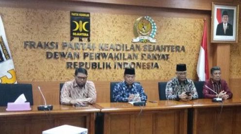 Sejumlah petinggi FPKS di ruang pleno Fraksi PKS di DPR, Selasa 12/9 (dok. KM)