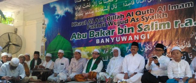 Tokoh PKS, ulama dan habaib pada acara Haul Syaikh Abu Bakar bin Salim di Banyuwangi, Minggu 17/9 (dok. KM)