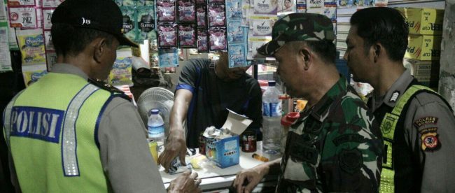 Razia terhadap toko obat di Kecamatan Ciampea, Bogor, Sabtu 16/9 malam (dok. KM)