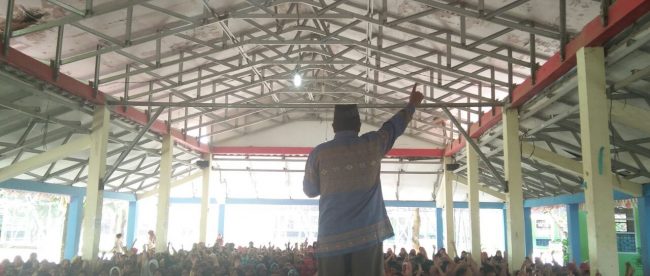 Santri SDIT Nurul Fikri Aceh sedang mendengar arahan pembina Yayasan, Tgk Mukhtaruddin Yusuf (dok. KM)