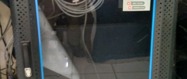 Salah satu server yang disiapkan untuk sistem 