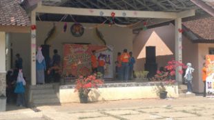 Panggung penampilan bakat siswa SMAN 1 Sagaranten pada lomba "School Talent", Jumat 8/9 (dok. Tarno/KM)