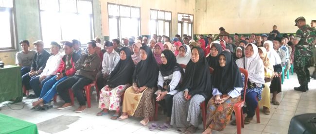 Kegiatan sosialisasi tentang pemberian bantuan 72 RTLH di Lapangan SD Negeri Bojonggenteng, Kecamatan Bojonggenteng, Kabupaten Sukabumi, Selasa 19/9/2017 (dok. KM)