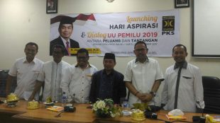 Sejumlah petinggi Fraksi PKS di DPR dan DPRD Sulsel dalam launching "Hari Aspirasi" di Makassar, Sabtu 23/9 (dok. KM)