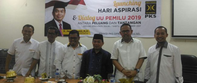 Sejumlah petinggi Fraksi PKS di DPR dan DPRD Sulsel dalam launching 