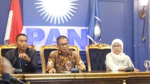 Sekretaris PAN, Yandri (tengah) saat konferensi pers, Selasa 19/9 (dok. KM)