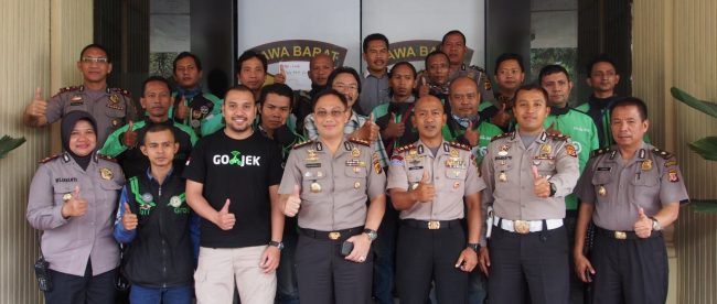 Kapolresta Bogor Kota Kombes Ulung Sampurna Jaya bersama jajarannya dan aktivis angkutan online di Kota Bogor, Selasa 17/10 (dok. KM)