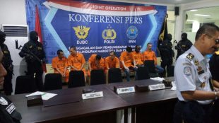 Konferensi pers terkait penggagalan upaya penyelundupan narkoba dan penangkapan 7 pelaku penyelundup narkoba di Bandara Soekarno-Hatta, Selasa 17/10 (dok. kM)