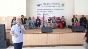 Camat Jonggol H Beben Suhendar memberi sambutan pada acara Deklarasi "Bogor Timur Jurnalis", Minggu 8/10 (dok. KM)