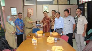 Kunjungan perwakilan dari DPRD Provinsi Riau ke Dinas Sosial DKI Jakarta, Selasa 3/10 (dok. KM)