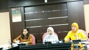 Anggota DPR Komisi VIII Rahayu Saraswati (kiri)
