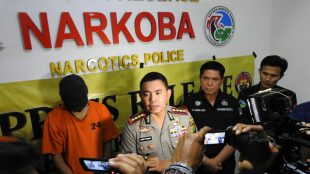 Sopir ojek online jadi pengedar sabu diringkus Polres Metro Jakarta Timur, Konferensi Pers Jumat 27/10 (dok. KM)