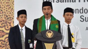 Presiden Joko Widodo saat menghadiri Halaqah Ponpes di Madura, Minggu 8/10