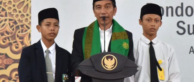 Presiden Joko Widodo saat menghadiri Halaqah Ponpes di Madura, Minggu 8/10